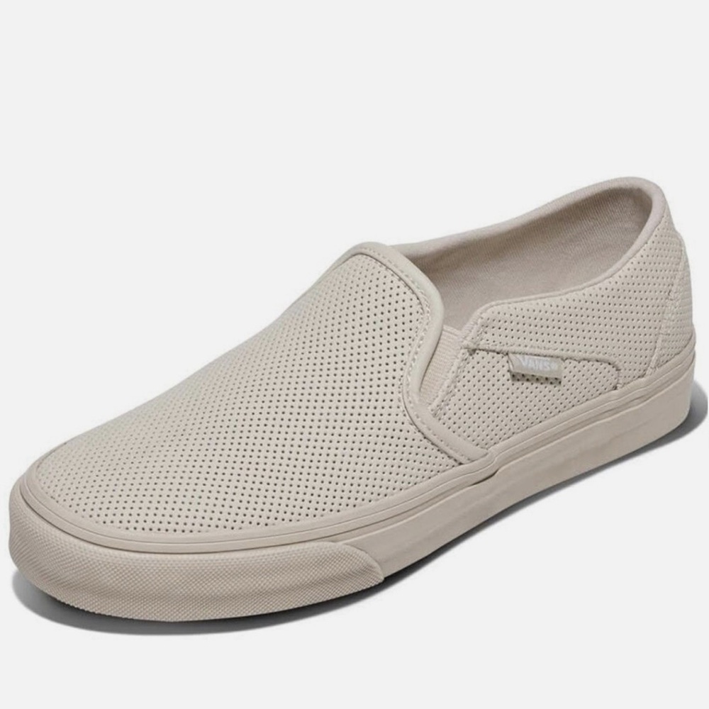 NIB- women’s Vans Asher mono perf Oatmeal slip on shoe. Size 11